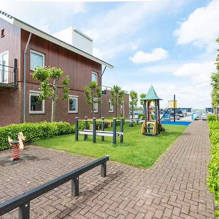 Meerzicht 61 - Luxury 4 Person * Uitgeest