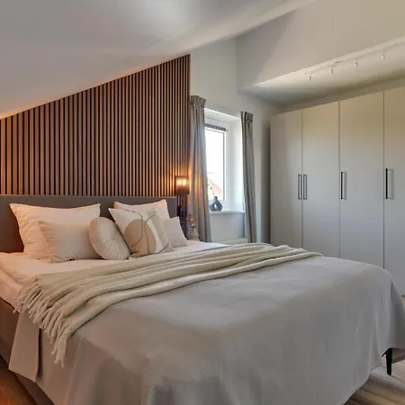 Meerzicht 61 - Luxury 4 Person Apartament