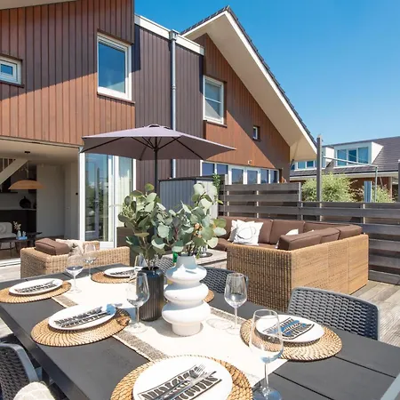 Meerzicht 61 - Luxury 4 Person Apartment